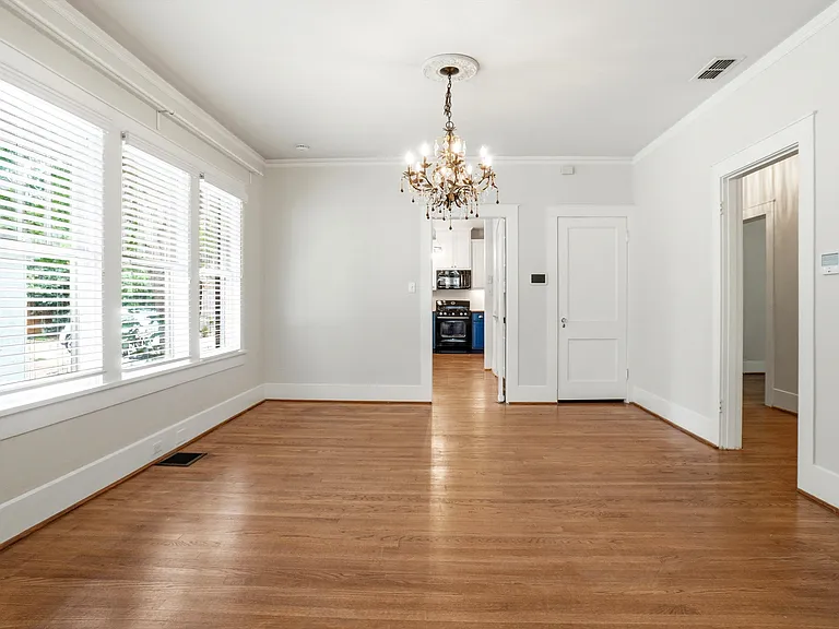 2615 Cockrell Ave — Photo 6