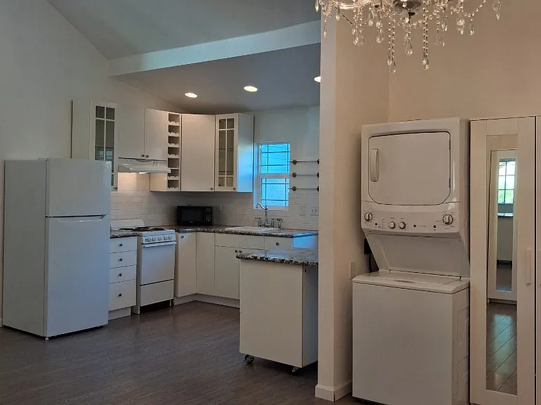309 Kansas Ave #1/2 — Photo 7