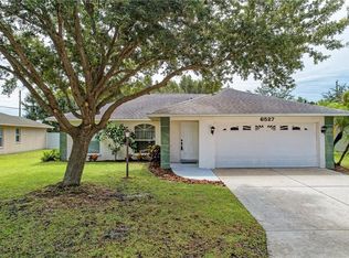 6527 68th St E, Bradenton, FL 34203