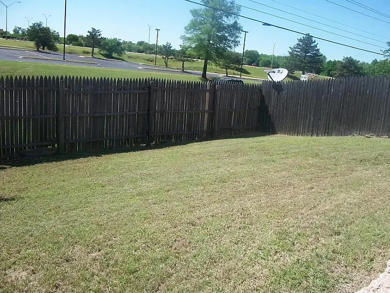9029 N Rockwell Dr — Photo 11