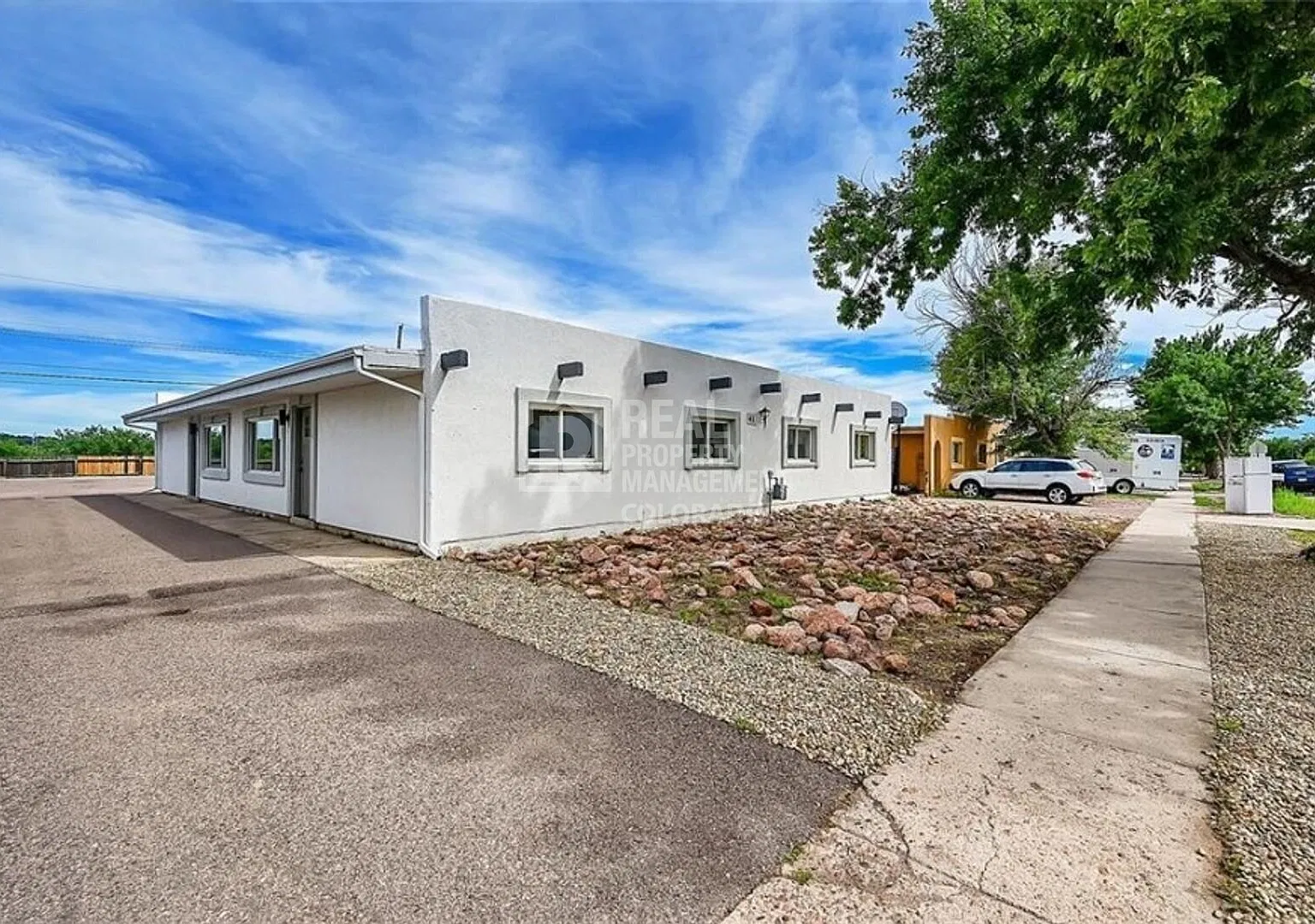 Beautifully Remodeled 1 Bedroom Near Downtown Colorado Springs! — Photo 1