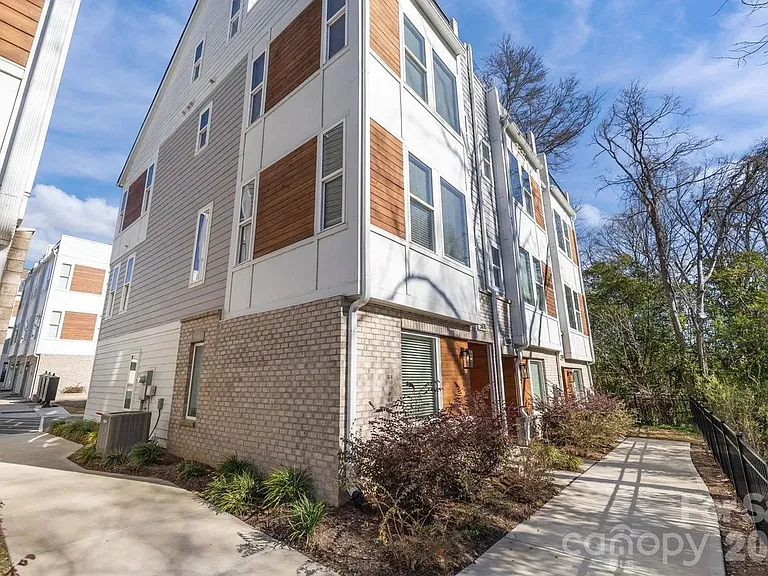 5011 York Park Ln — Photo 8