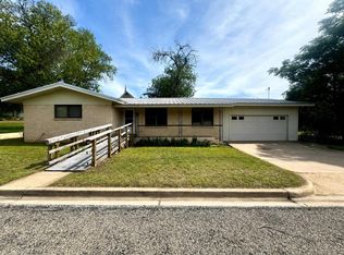 102 E Wallace Street, Llano, TX 78643