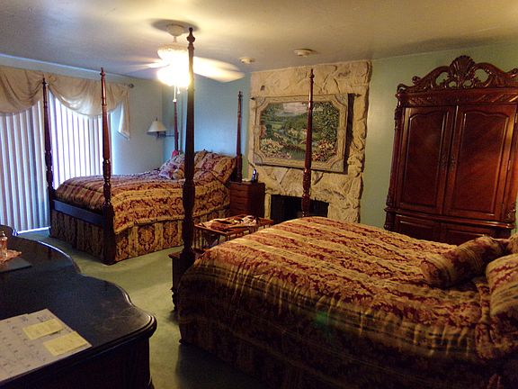 3rd image of 4851 Hidden Cove Cir