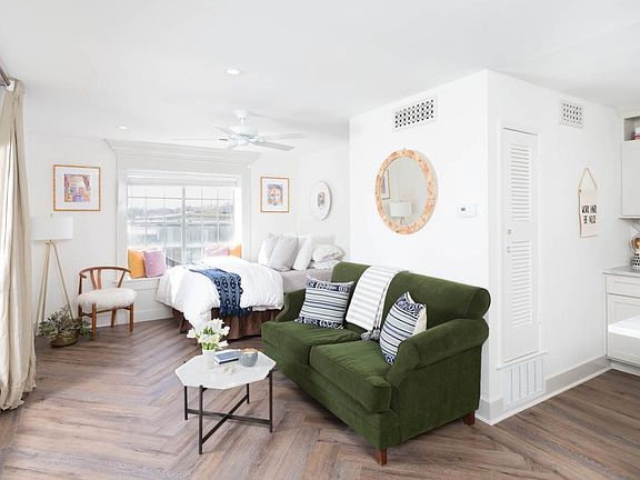 3rd image of 1605 W 39th 1/2 St APT 204