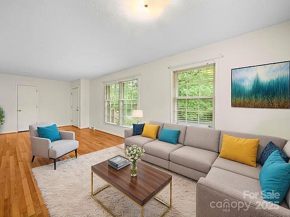 4th image of 1830 Huntington Pl