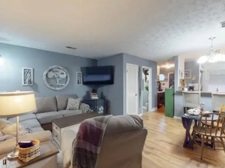 670 Shadywood Ln — Photo 27