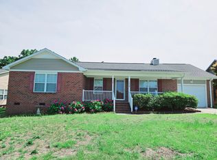 1049 Alexwood Dr, Hope Mills, NC 28348
