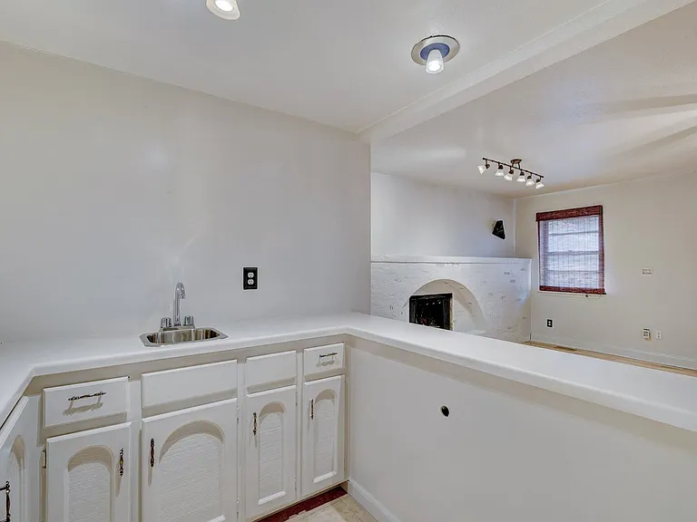 4724 NW 76th St — Photo 17
