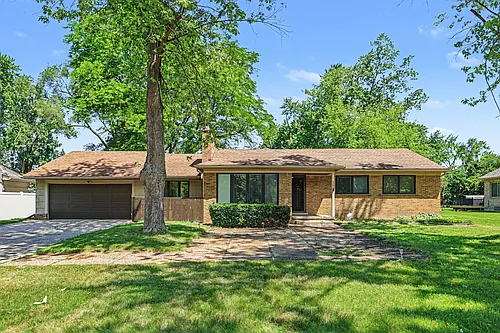 2360 Pineview Photo 1