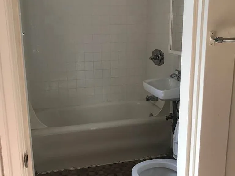 1817 Oxford St — Photo 9