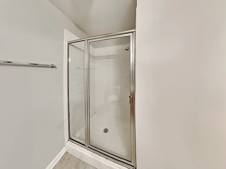 1020 Camelot Dr — Photo 11