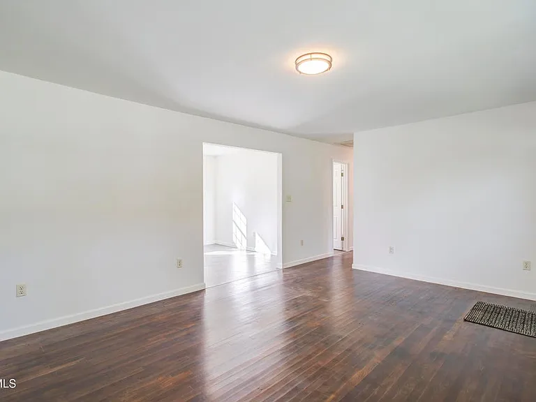 2540 Volunteer Pkwy — Photo 21