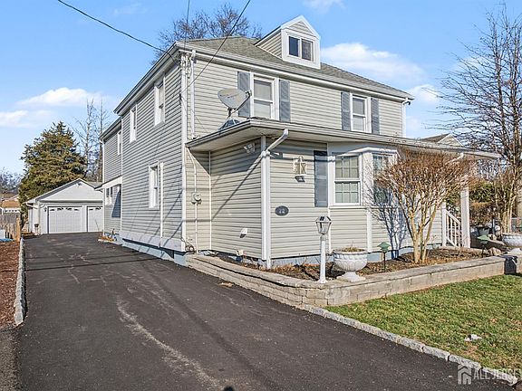 2nd image of 212 Vesper Ave