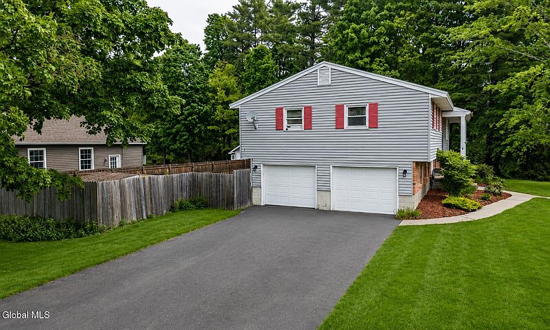 2nd image of 3 Elmwood Drive