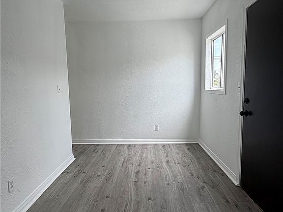 4th image of 304 W Cedar St