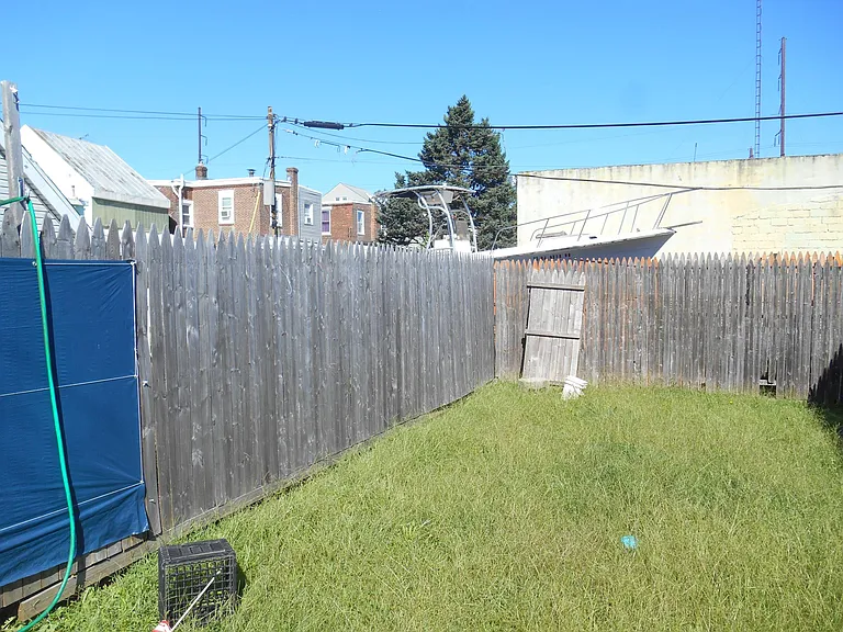5112 James St — Photo 7