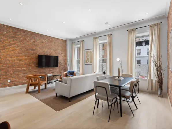 808 Lexington Avenue image 9 of 32