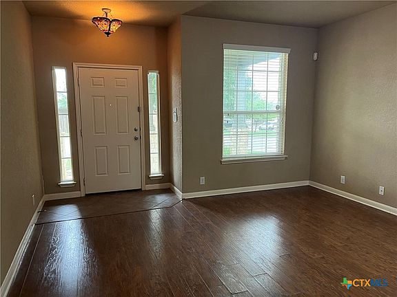 4th image of 212 Oak Creek Way