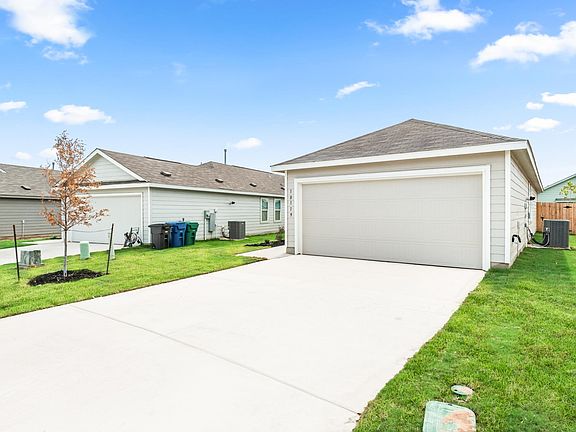 3rd image of 10119 Heights Way
