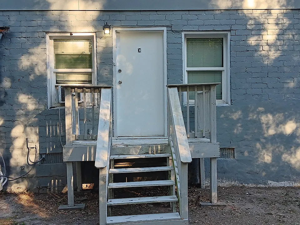 856 Center St #C