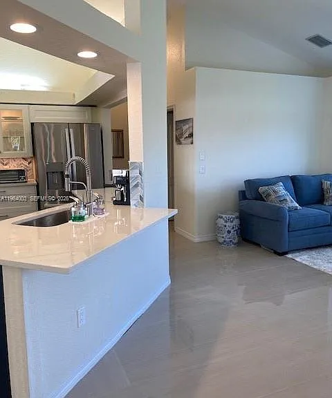 1076 Rotonda Cir — Photo 1