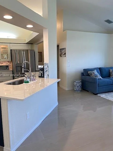 1076 Rotonda Cir