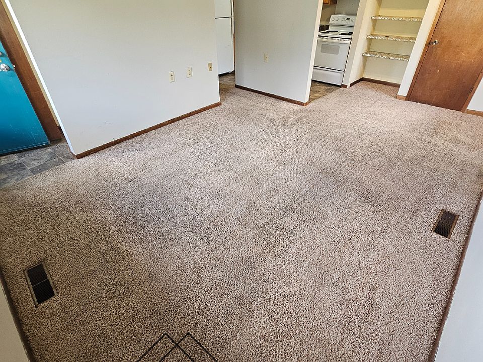 1st image of 102 8th Ave NW #3-C