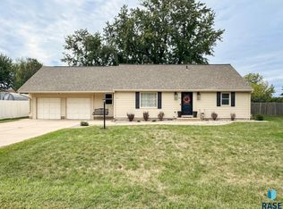 1711 N Wedgewood Rd, Sioux Falls, SD 57107