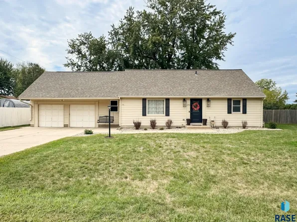 1711 N Wedgewood Rd, Sioux Falls, SD 57107