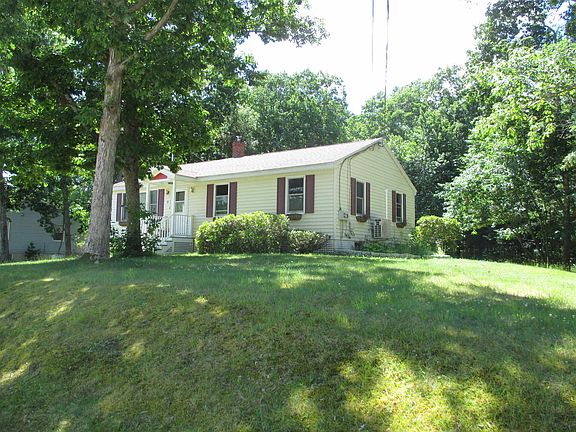 5th image of 32 Pinewood Drive