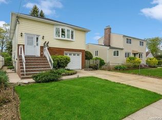 574 Hull St, East Meadow, NY 11554