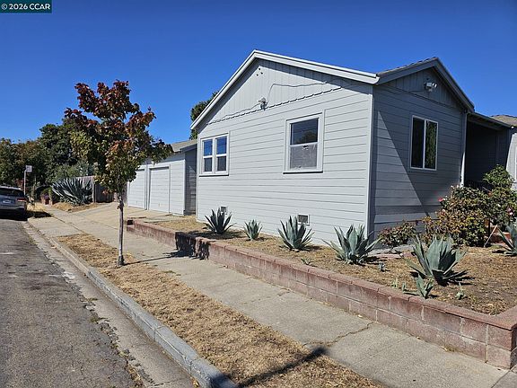 4th image of 3103 Esmond Ave