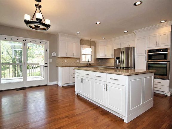 3rd image of 833 Woodscene Ct