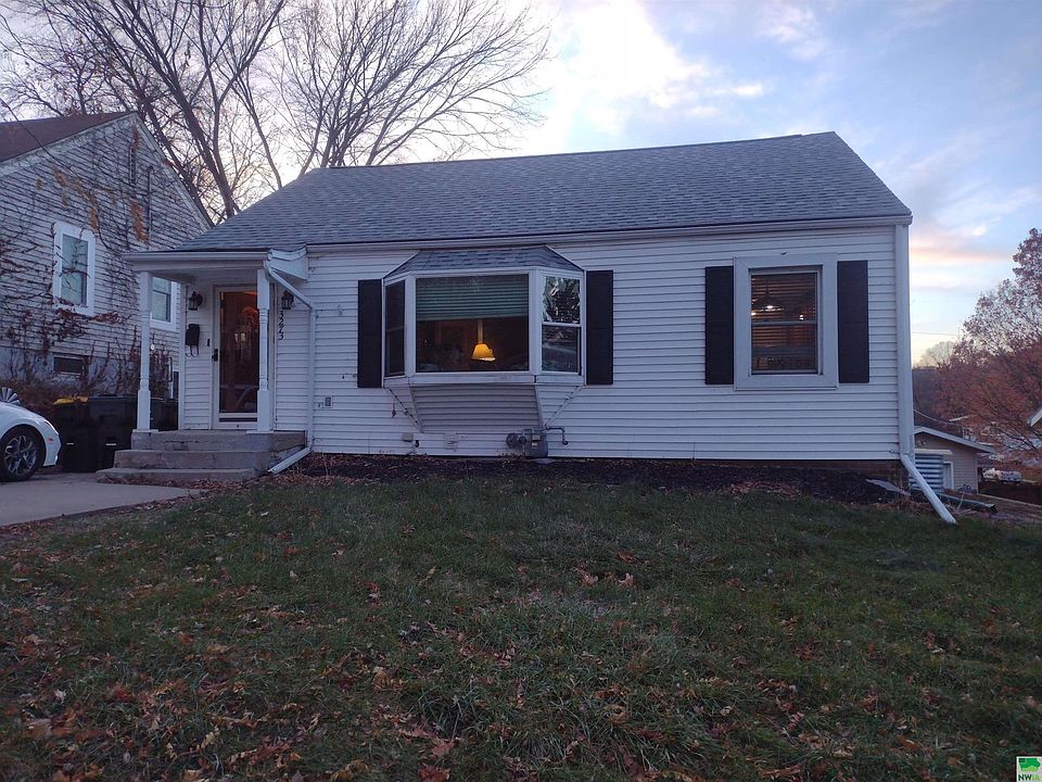 1st image of 3273 Douglas St