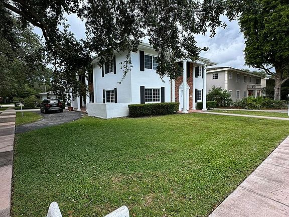 4th image of 1050 Sistina Ave #1