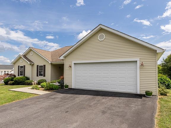 5th image of 45 Fall Ridge Dr