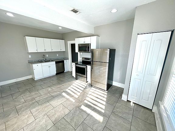 3rd image of 502 E Laurel APT 3