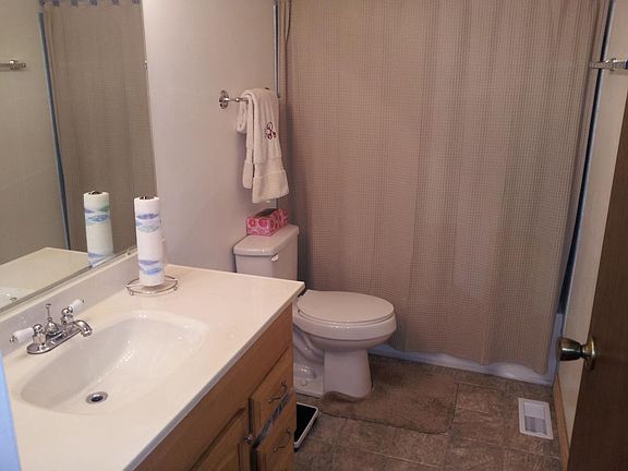 5th image of 541 Lowell St