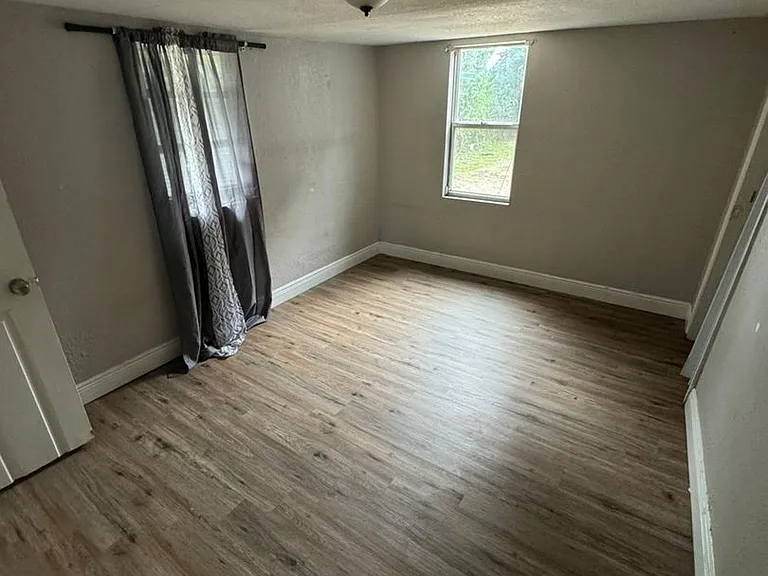 1035 N Davis Ave — Photo 15