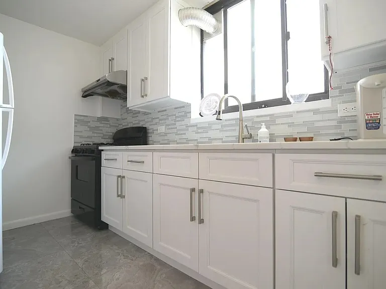 13835 Elder Ave #11DA — Photo 3