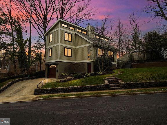 2nd image of 925 N Jacksonville St