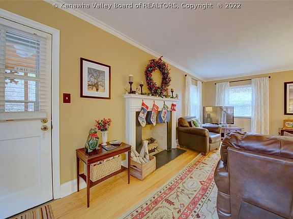 5th image of 802 Edgewood Dr