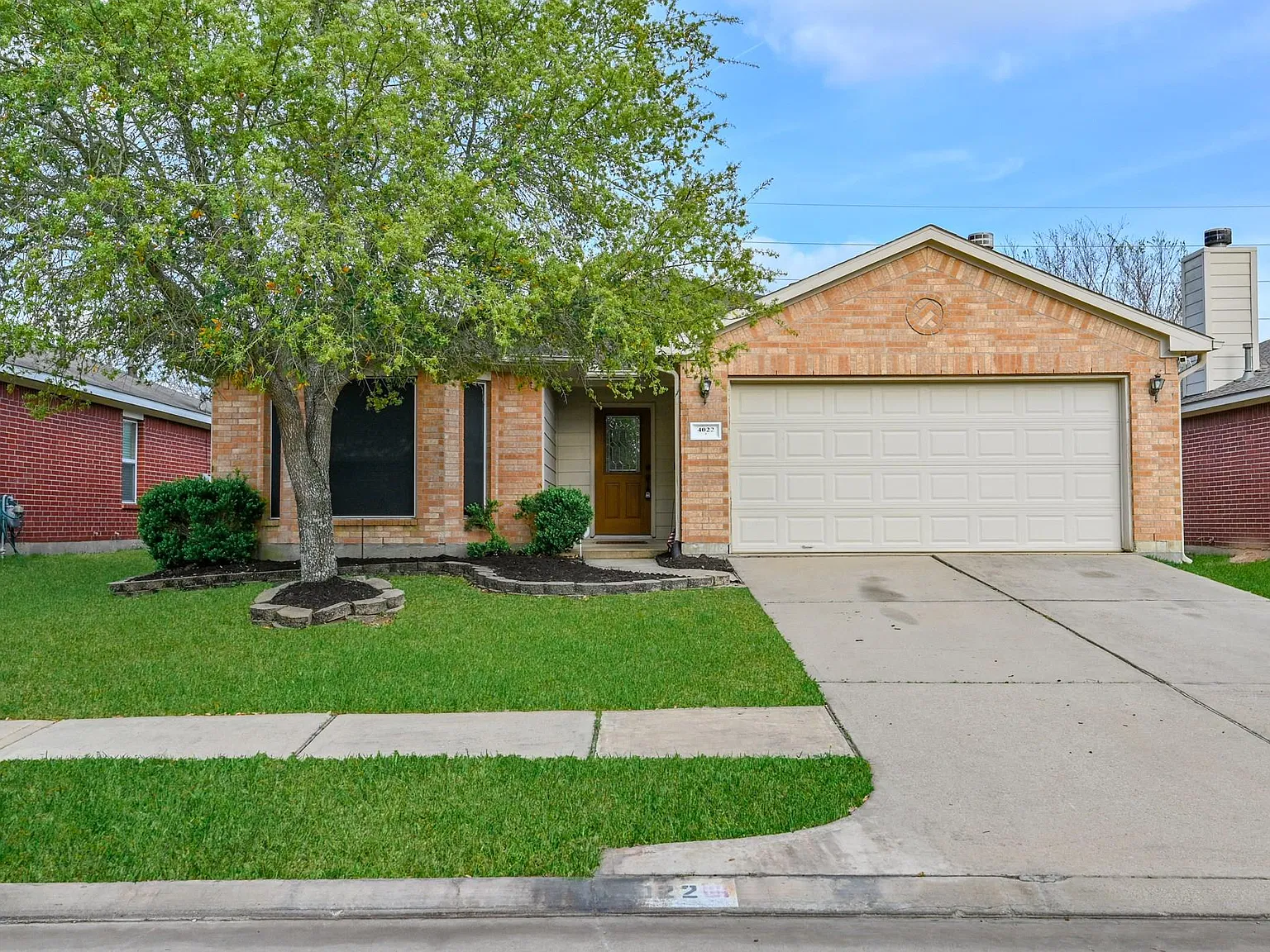3 bed, 2.0 bath, 1749 sqft, $1,900 — Photo 1