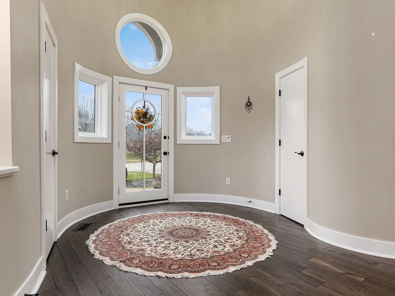 5 bed, 4.5 bath, 8072 sqft, $7,500 — Photo 4