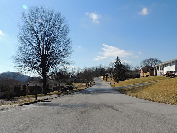 4th image of 4825 Landon Ct
