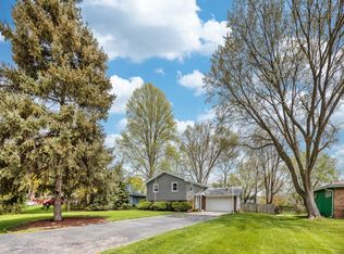 845 Birchwood Dr, Aurora, IL 60505