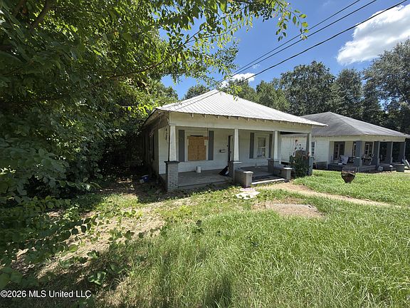 3rd image of 406 Elmwood St