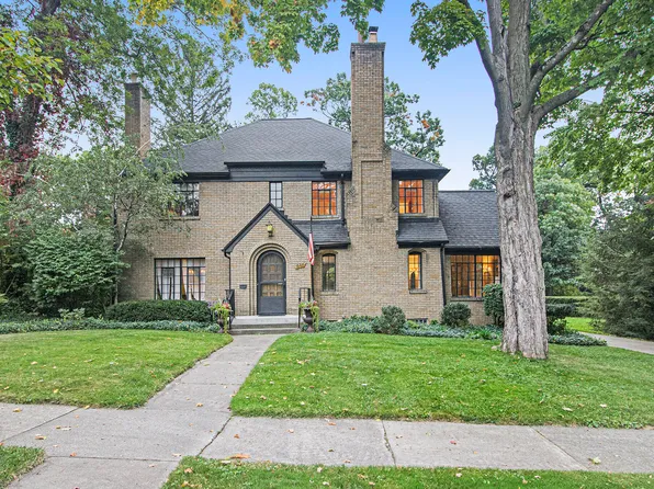 812 Rosewood Ave SE, East Grand Rapids, MI 49506