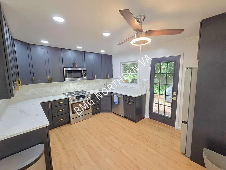 6413 Berkshire Dr — Photo 8